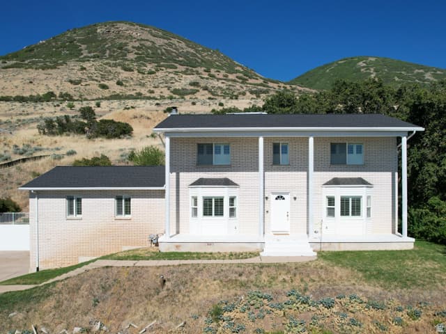 1398 N OAKRIDGE DR