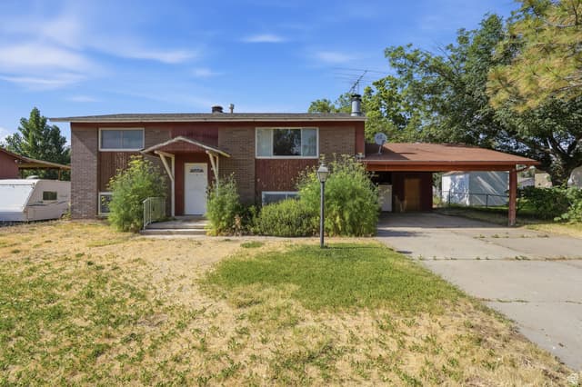 572 W 1680 N