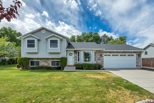 2425 E VIEW DR