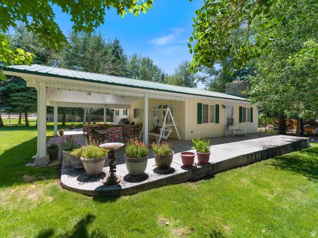 375 W MAIN ST