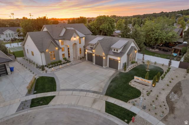 646 W HIDDEN FARM DR
