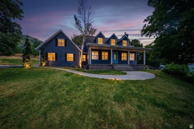 301 S MAPLE DR