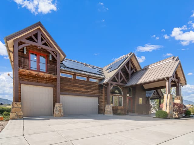 6438 E SUMMIT CV